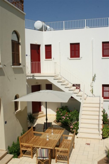 Hilarion Court -entrance to 6a and courtyard